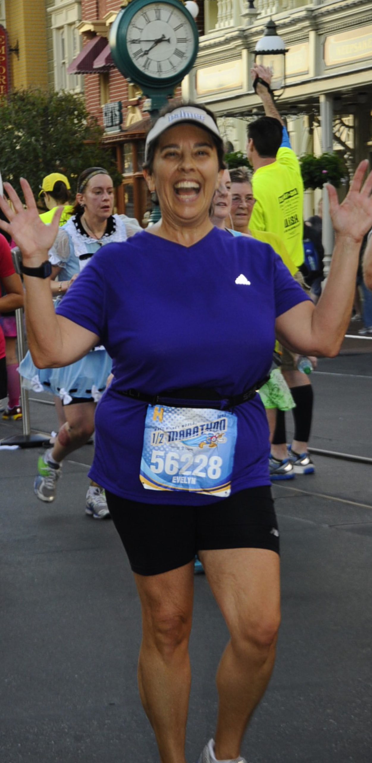 [photo-Evelyn in Magic Kingdom]